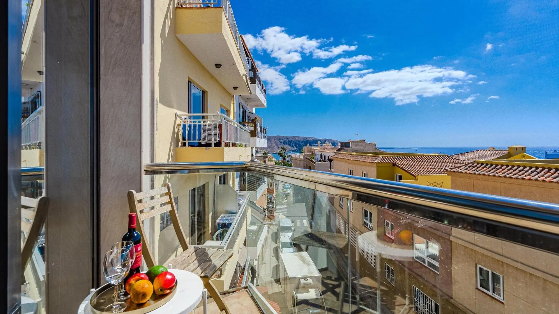 Fresh Cosy Sea View Apartment أرونا