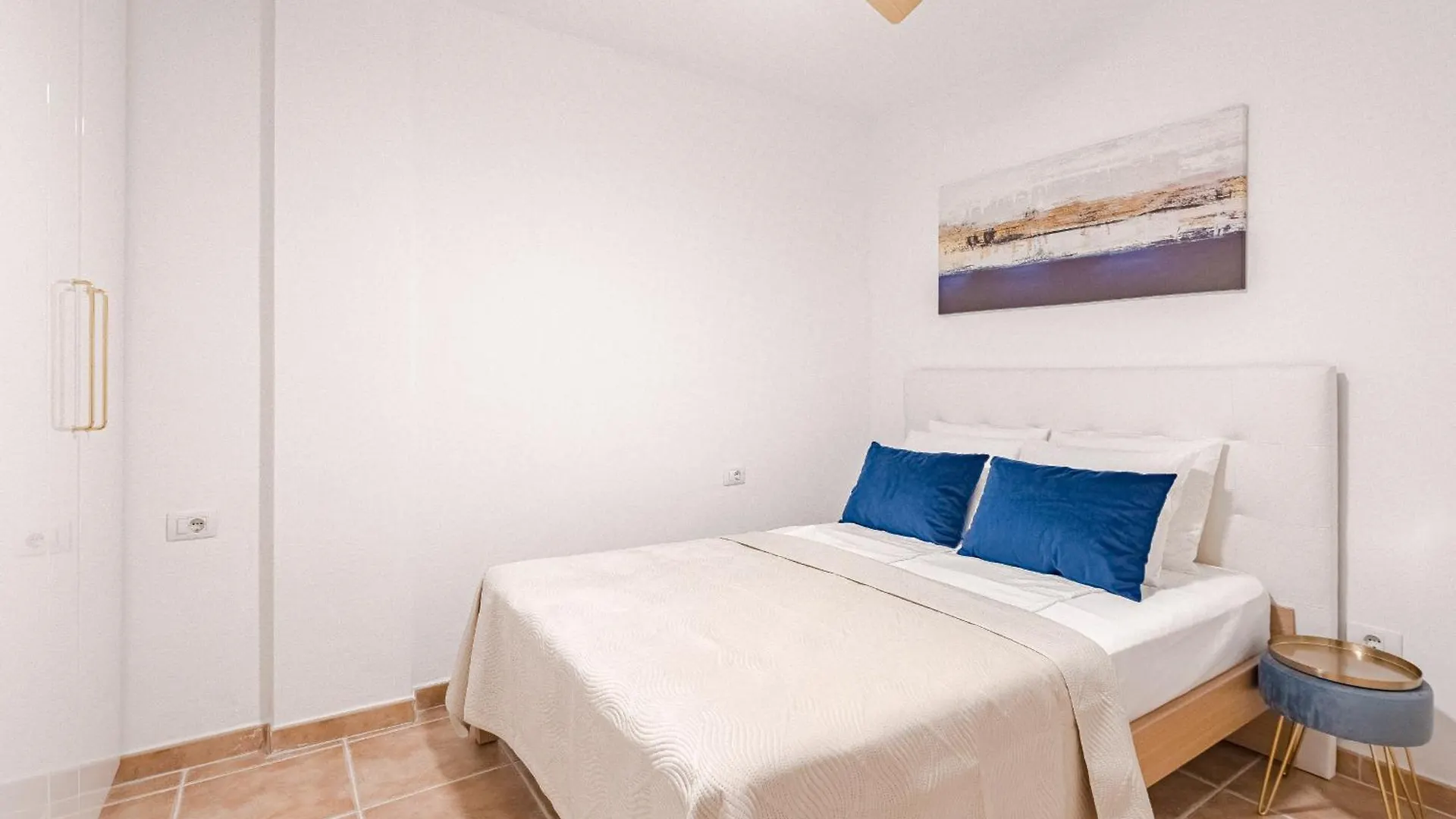 Fresh Cosy Sea View Apartment أرونا