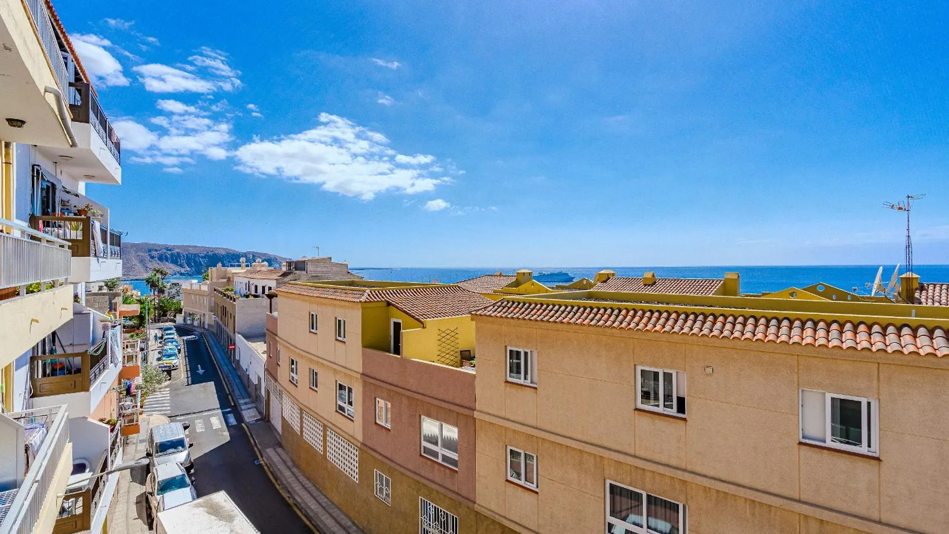 Fresh Cosy Sea View Apartment أرونا 0*,  إسبانيا