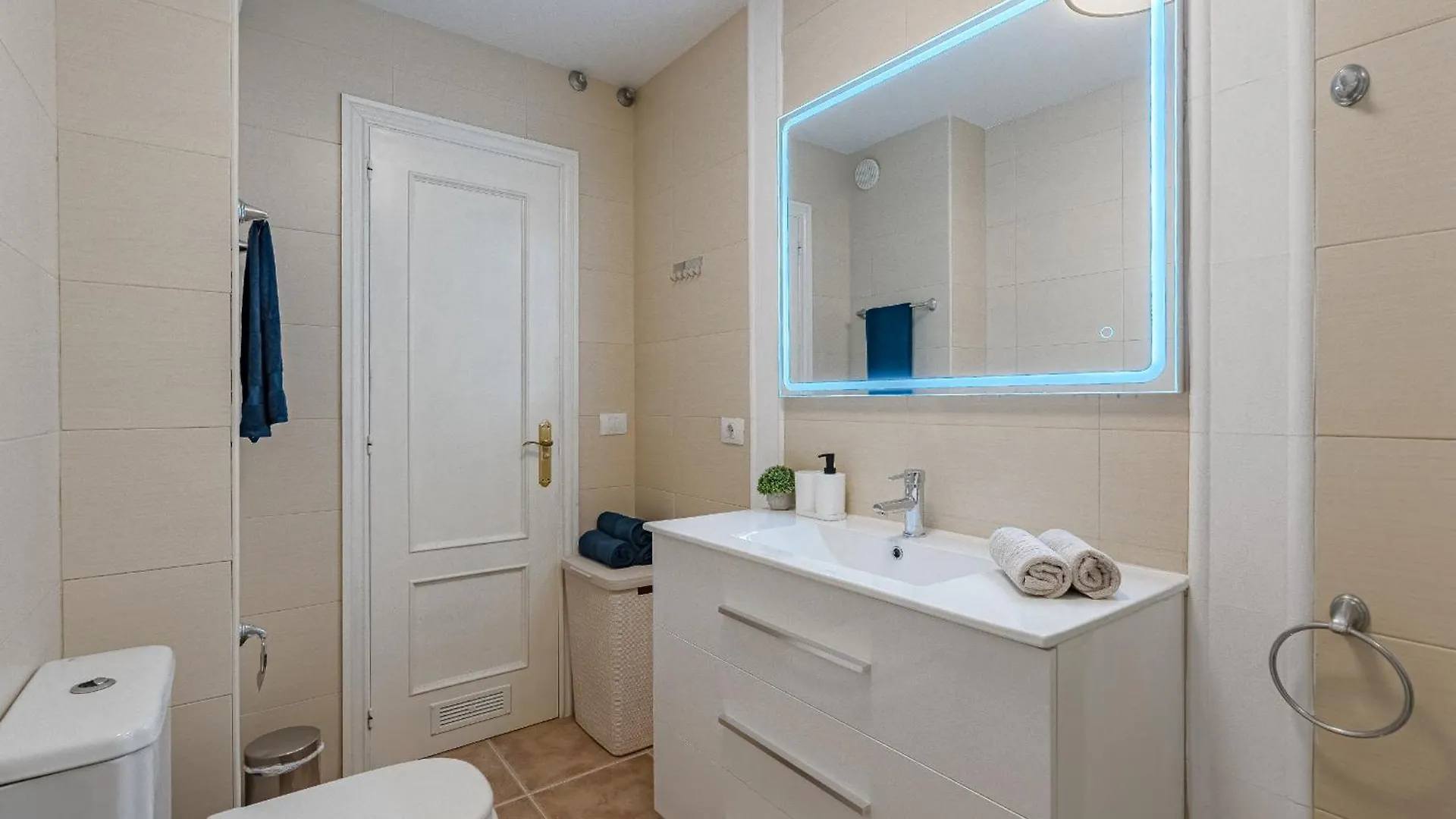 Fresh Cosy Sea View Apartment أرونا 0*,  إسبانيا